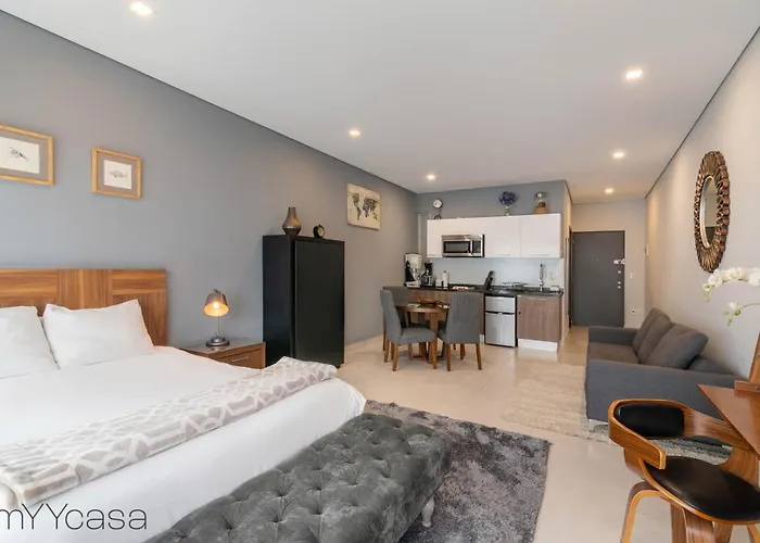 Apartamento Lovely With Pool & Private Balcony In La Roma - Alure